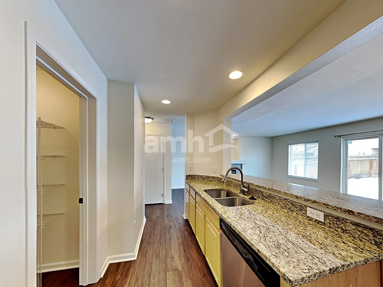 4 bed, 2.5 bath, 1610 sqft, $2,860 — Photo 4