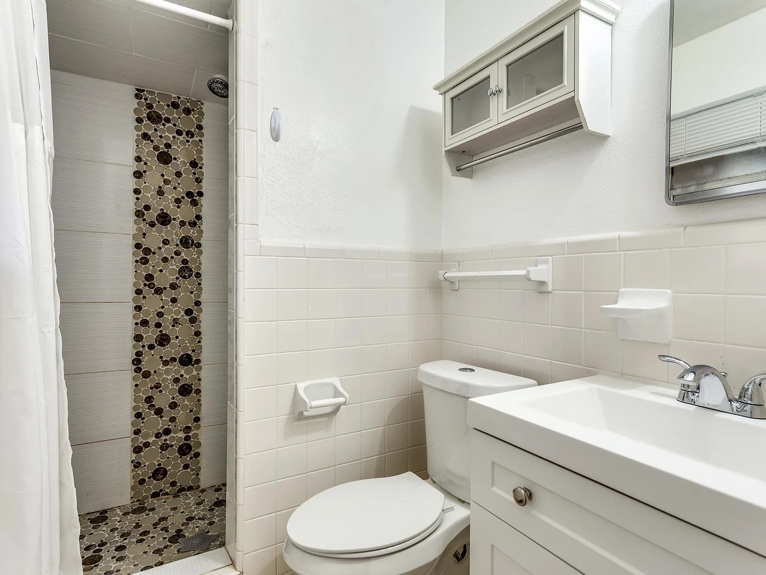 4 bed, 3.0 bath, 2362 sqft, $979 — Photo 3