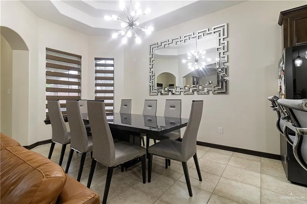 3 bed, 2.5 bath, 1948 sqft, $2,000 — Photo 3