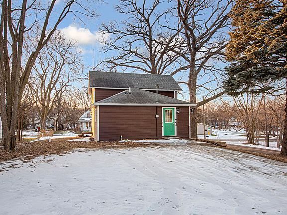 2nd image of 325 River St