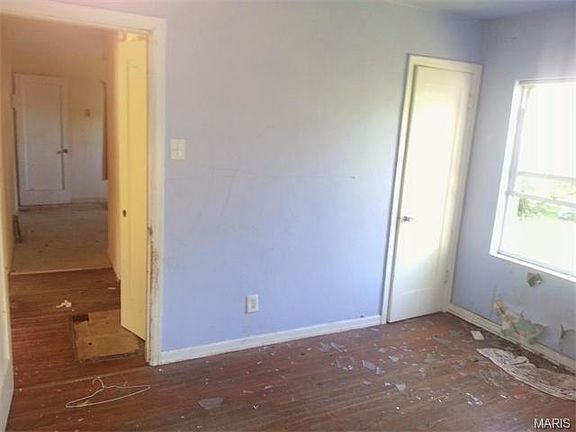 3rd image of 8055 Aline Ave