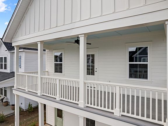 3rd image of 726 Rumbling Leaf Ln