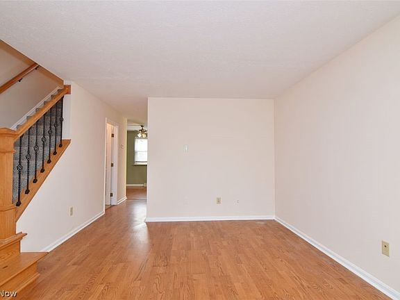 4th image of 37312 Euclid Ave