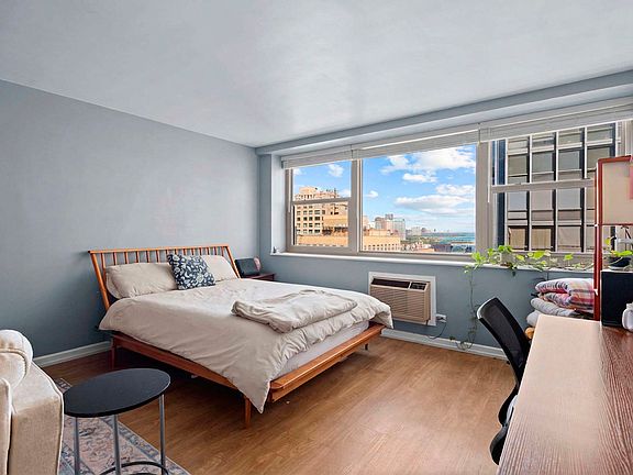 5th image of 253 E Delaware Pl APT 17D