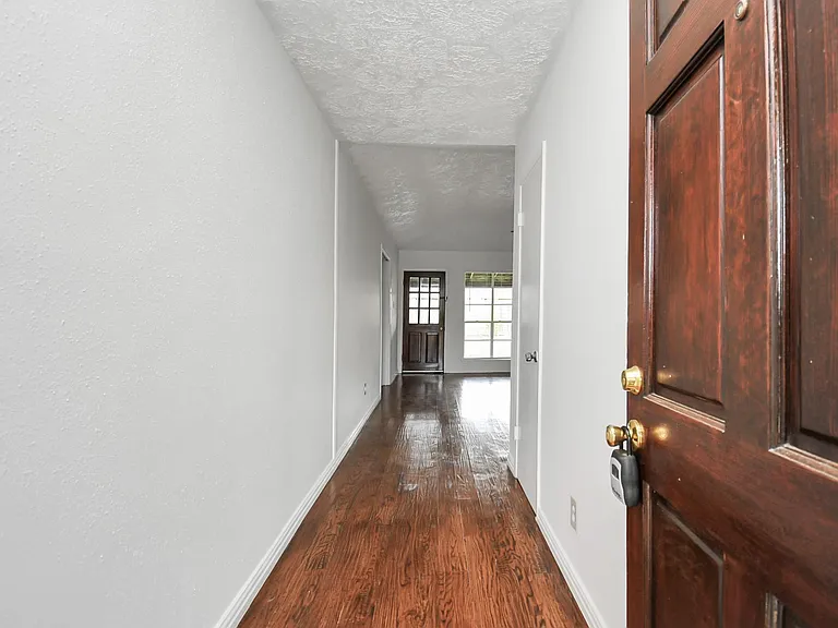 10131 Kent Towne Ln — Photo 4