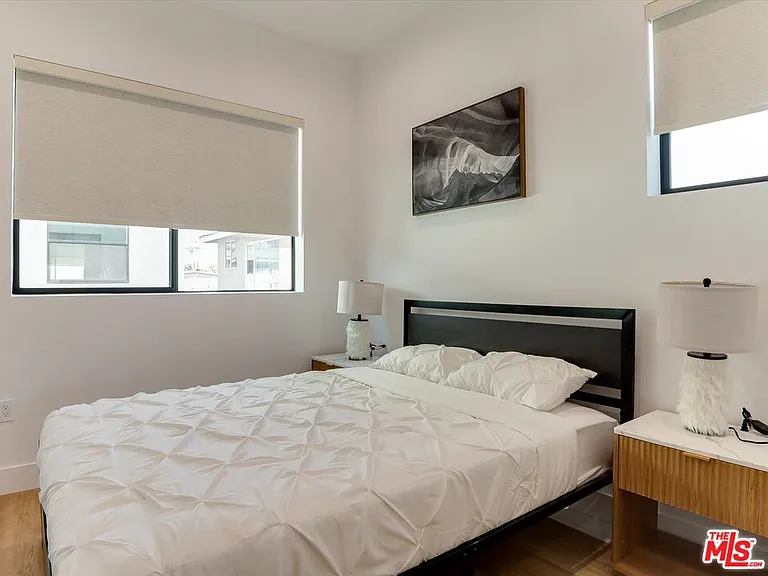 2815 S Redondo Blvd — Photo 10