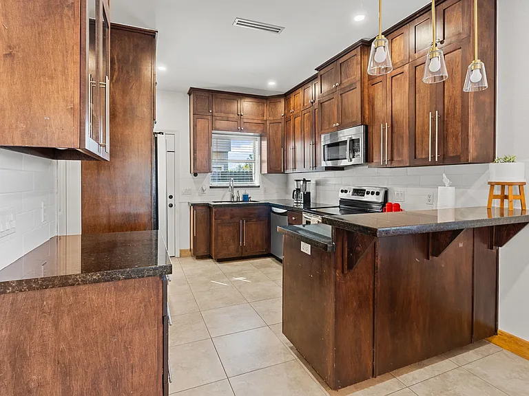 3002 S L Ln #4 — Photo 4