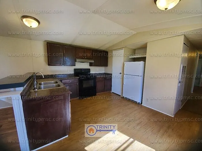 106 Vaughn Dr — Photo 4