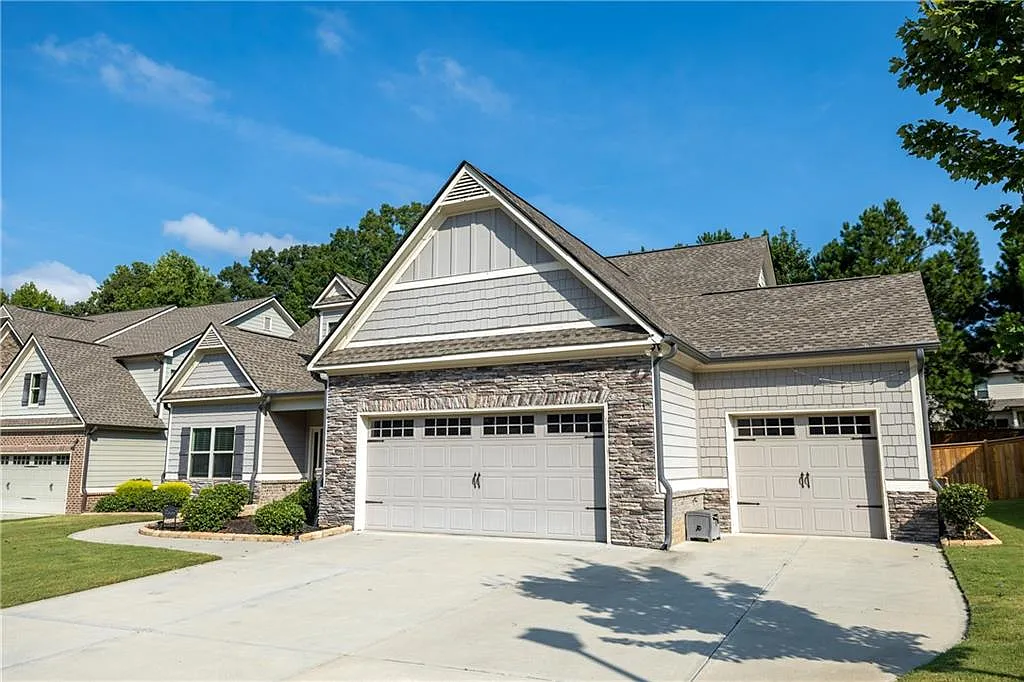 4 bed, 3.0 bath, 2699 sqft, $2,700 — Photo 3