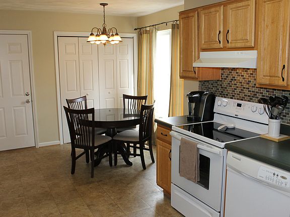 Eat-in Kitchen