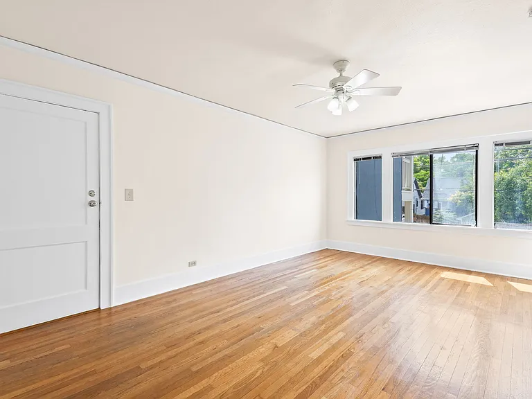 1526 SE Hawthorne Blvd #1 — Photo 5