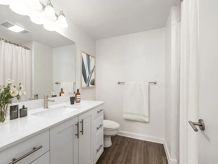 Eagle Gate Apartments — Photo 13
