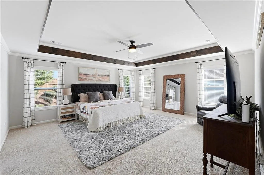 5 bed, 4.5 bath, 3500 sqft, $3,500 — Photo 3