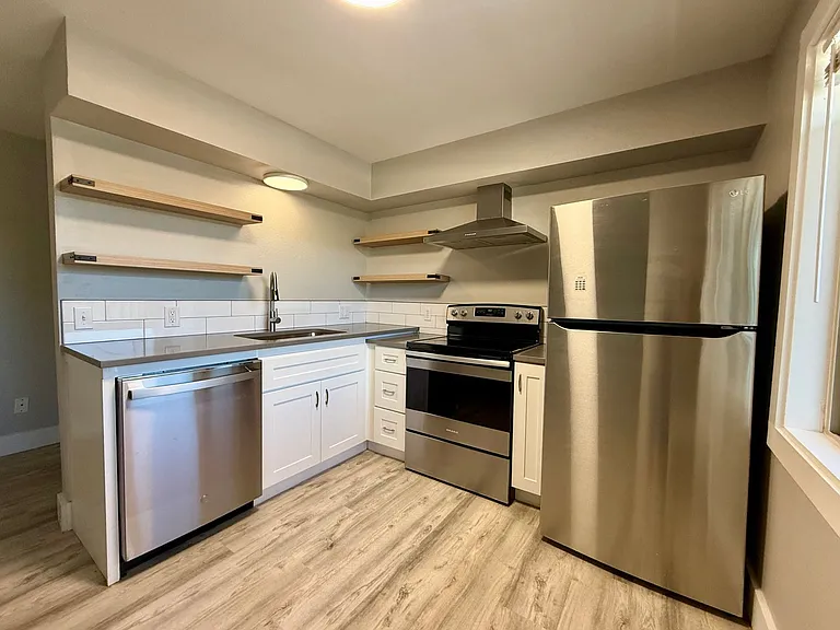 Mission Apartments — Photo 13