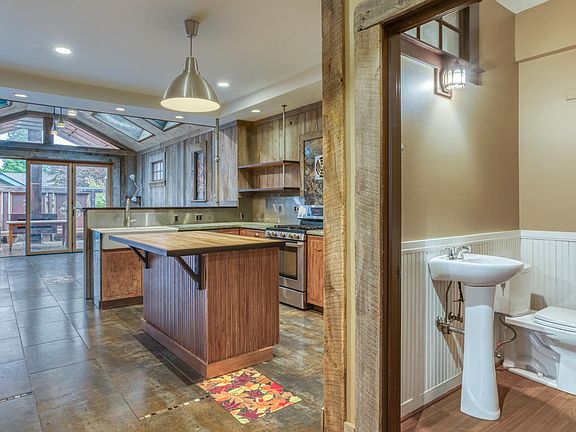 Kitchen entryway