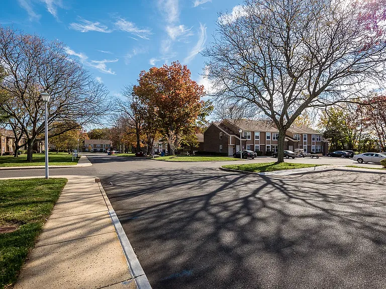 Dutchtown Manor — Photo 8
