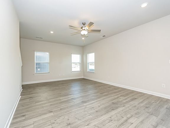 4th image of 3321 Quintana Dr