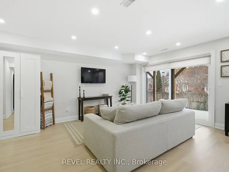 69 Pine Gate Pl — Photo 3