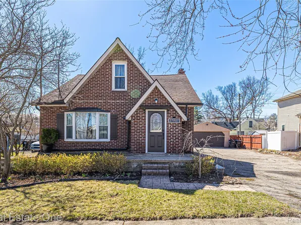 27901 Long St, Livonia, MI 48152