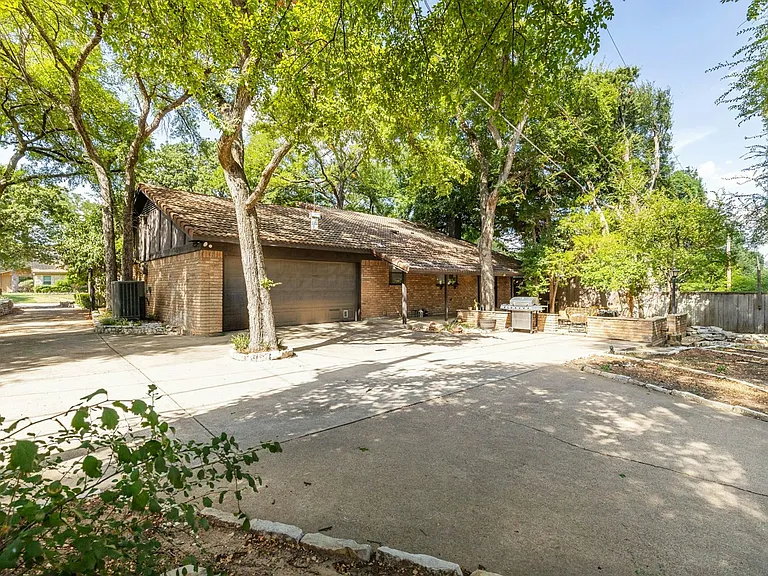 1100 Wayland Dr — Photo 27