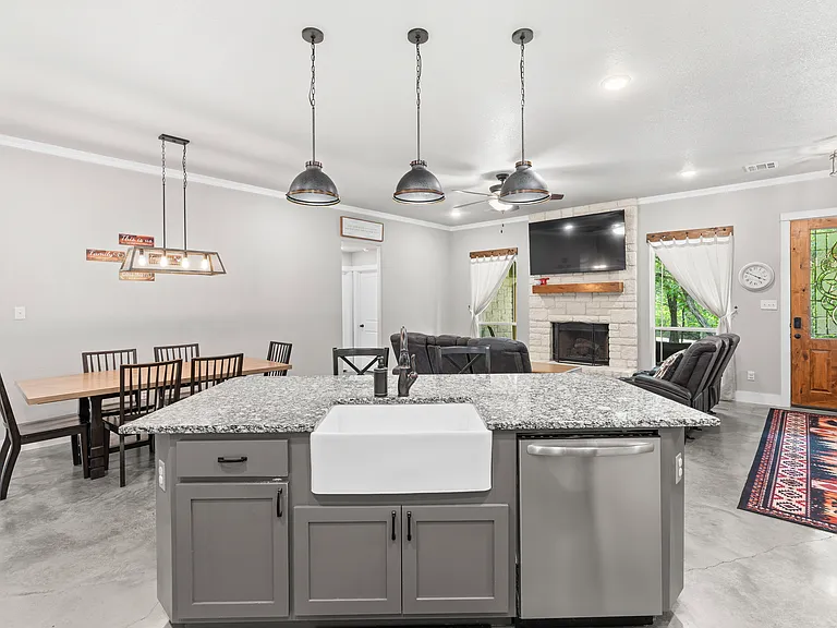 15765 Salado Dr — Photo 8