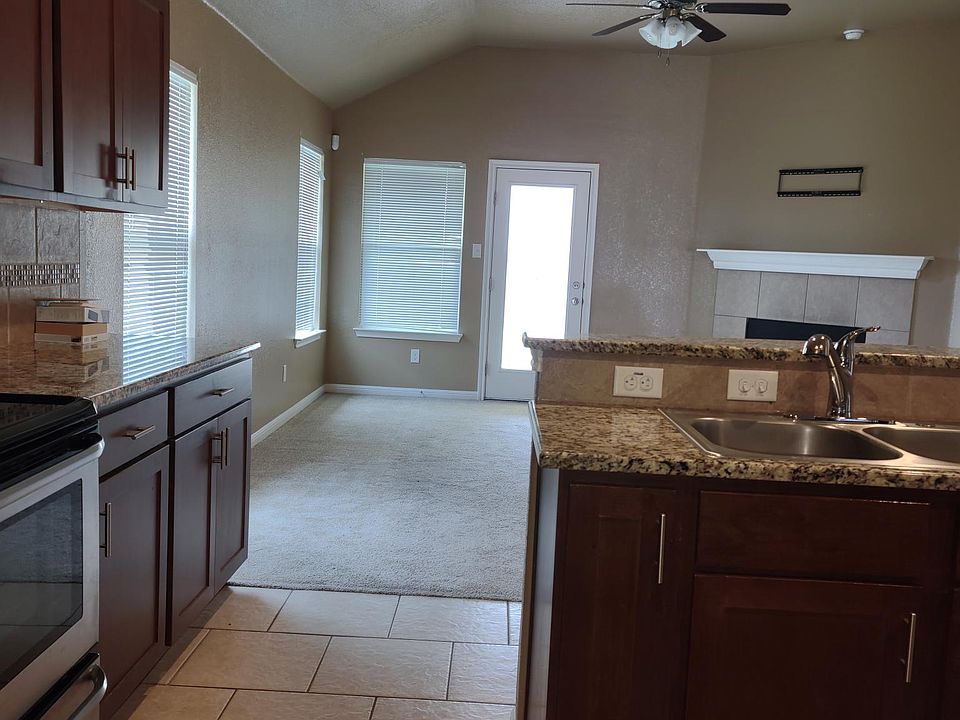 1st image of 704 W Libra Dr