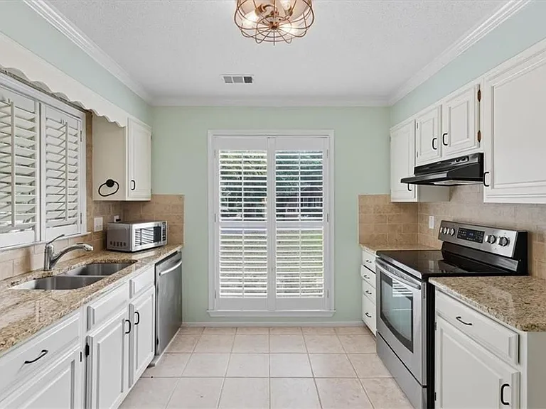 1211 Whitlock Ridge Dr — Photo 4