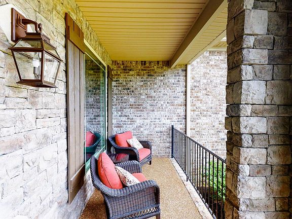 5th image of 1064 Luxborough Dr