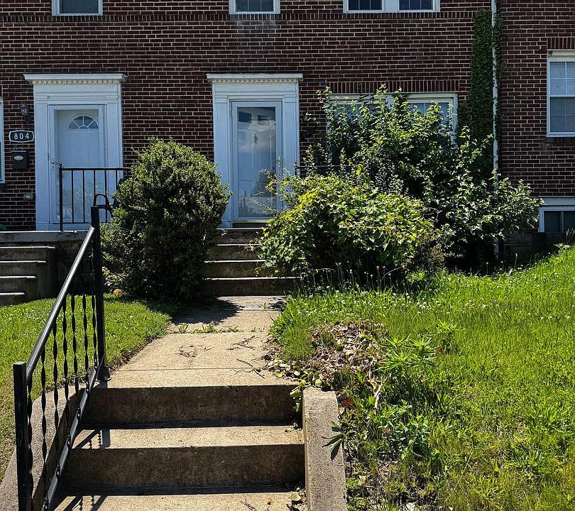 2nd image of 806 Braeside Rd