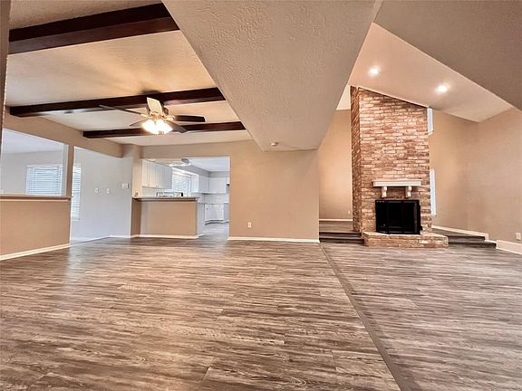 5th image of 2706 Quail Valley East Dr