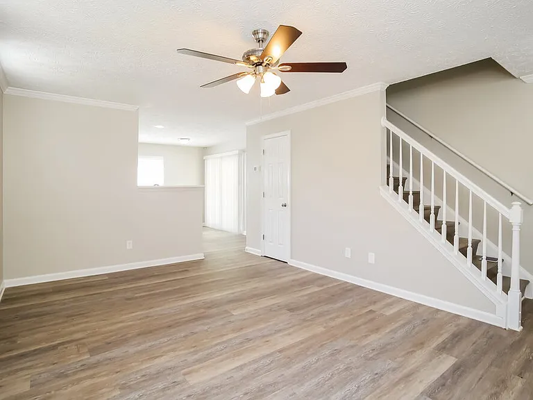 136 Oak Grove Pl — Photo 4