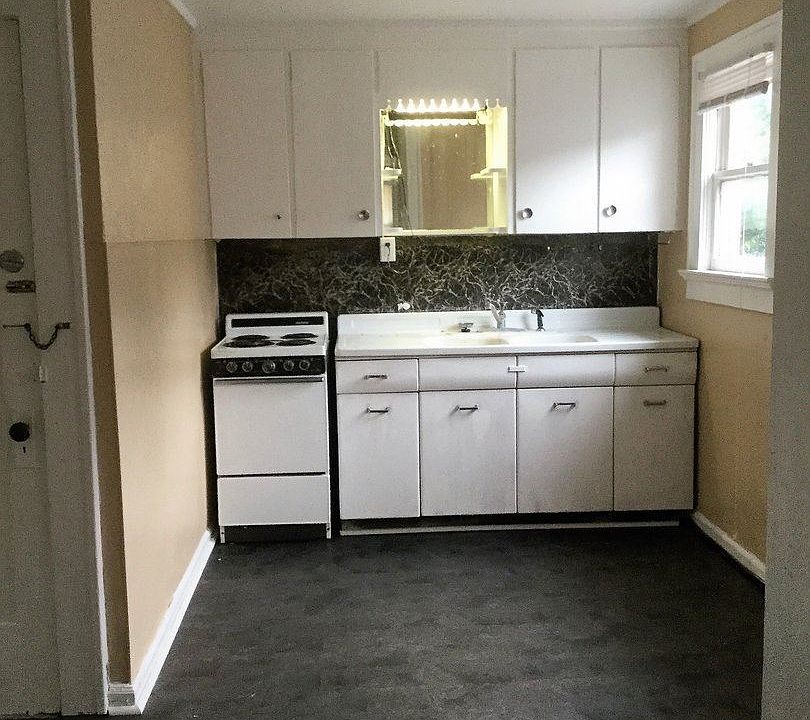 1st image of 424 Farrington St APT 3