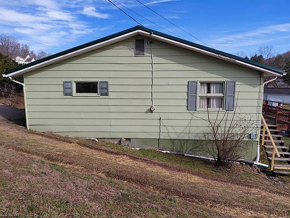 2nd image of 32 Circle Dr