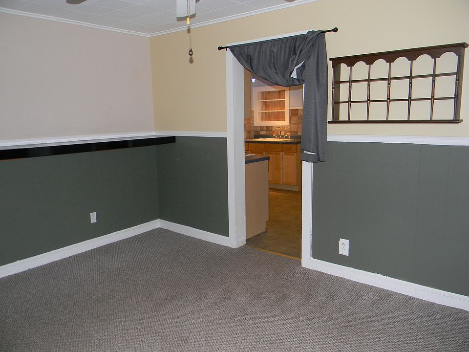 Dining room in unit 1