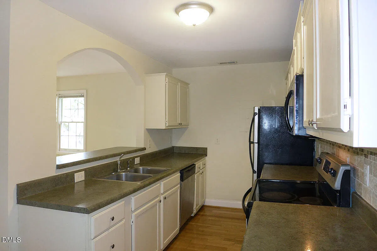 3 bed, 2.0 bath, 1120 sqft, $2,450 — Photo 1
