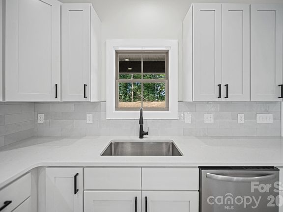 3rd image of 851 Sorrel Ln