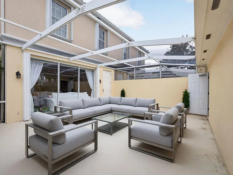213 Barcelona Dr — Photo 45