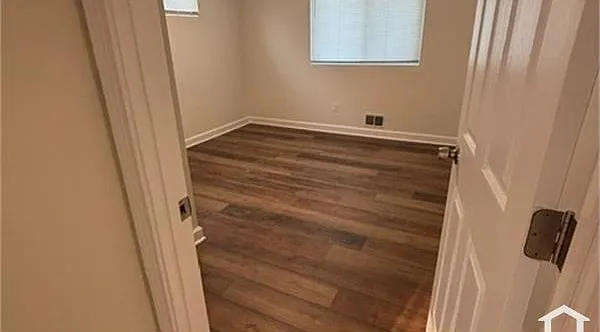 4404 Banks Pl NE — Photo 8