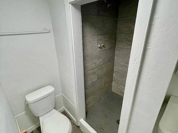 5th image of 138 7th St APT 2