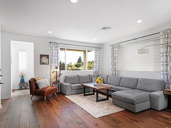 2nd image of 13143 W Victory Blvd