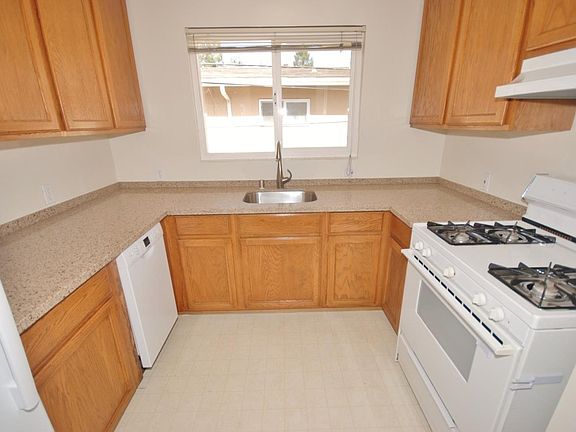 2nd image of 727 Menlo Ave