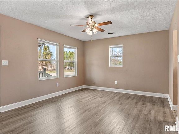 3rd image of 1050 N 19th St