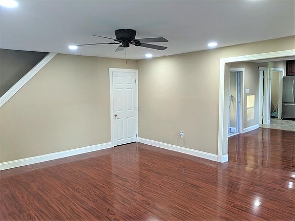 5th image of 104 E Market St