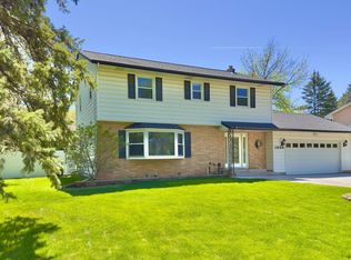 1998 Ripley Ave, Saint Paul, MN 55109