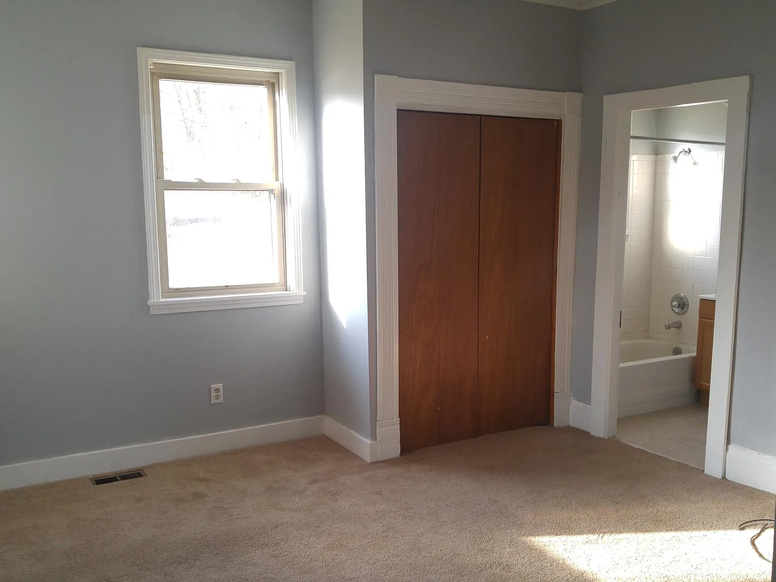 2 bed, 920 sqft, $1,000 — Photo 3