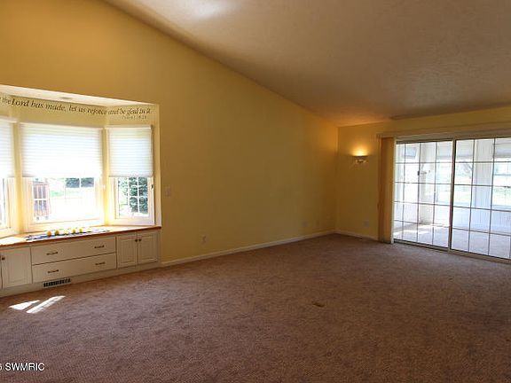 5th image of 228 Carrington Pl