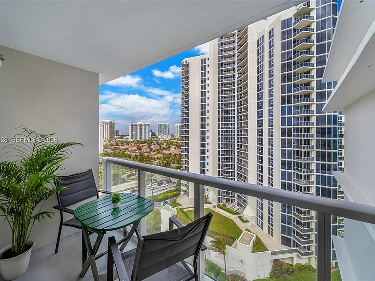 19201 Collins Ave #1117 — Photo 11
