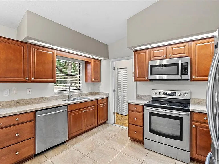 723 Pent St — Photo 10