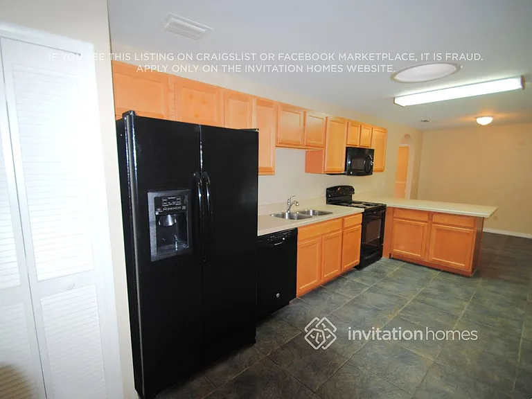 829 Pembroke Ave NE — Photo 4
