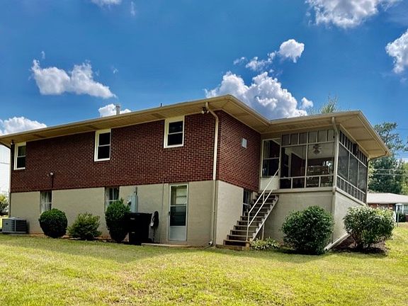 3rd image of 132 Chatham Ct